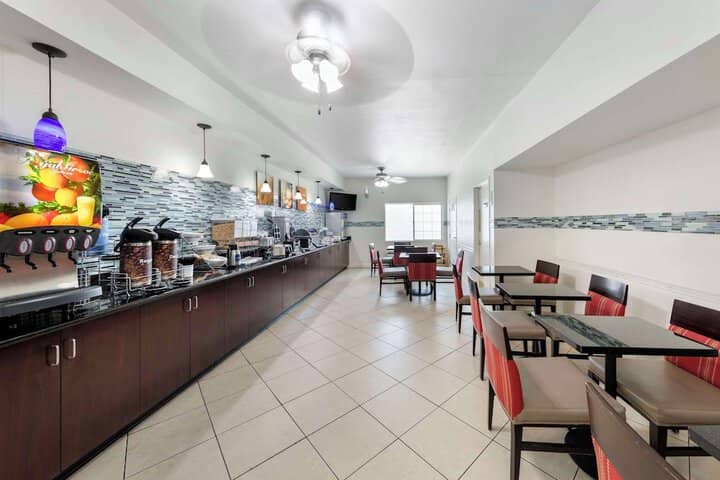 Breakfast area